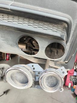 单边双出排气管如何改装成四出尾喉？需要哪些步骤和注意事项？